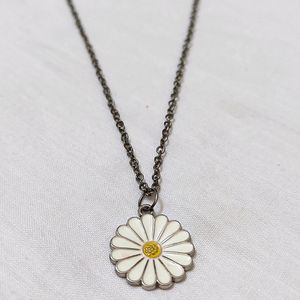 Daisy Pendant Chain