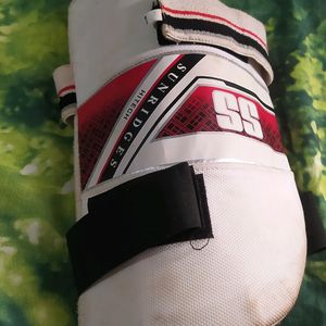 Thigh Guard For Right Hand Batter