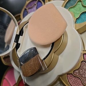 Petals Open To Reveal ProfessionalMakeupCollection