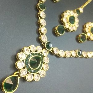 GREEN & WHITE ETHNIC KUNDAN STONE NECKLACE SET