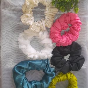 🥳Set Of 6 Hair Scrunchies🥳at 115