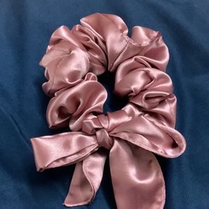 Bow Scrunchies 😍