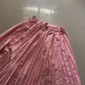 pleated skirt