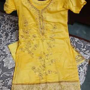 Yellow Suit Set With Dupatta 💫