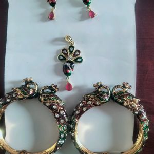 Jaipuri Pendent,Earrings and Bracelet Set