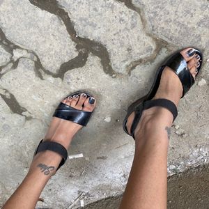 Black Heel #sandal #heels #sandals #