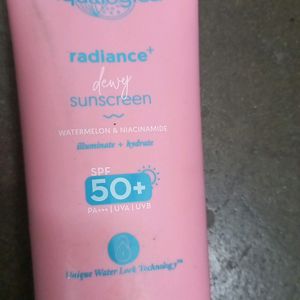 Aqualogica Radiance + Dewy Sunscreen