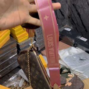 Louis VUITTON Slingbags