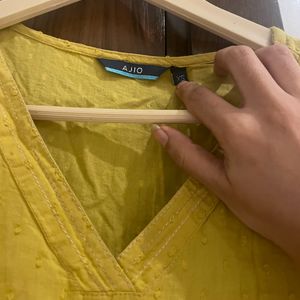 Ajio XS Size Yellow Textured Kurta With Embroidery