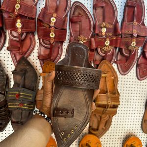 Complete Leather Kolhapuri Chappal Pointed Pattern