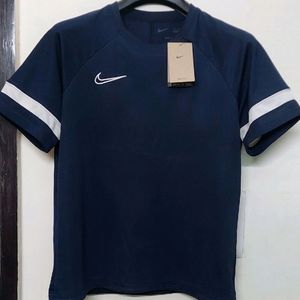 NIKE DRI FIT LOGO EMBROIDERED TSHIRT