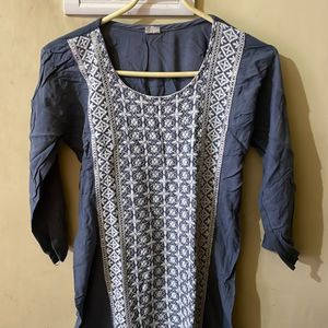 chikankari kurti