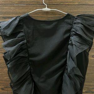 Black Ruffle Seelves Top