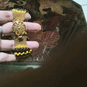 Unused Yellow Bracelet With Black Pearl