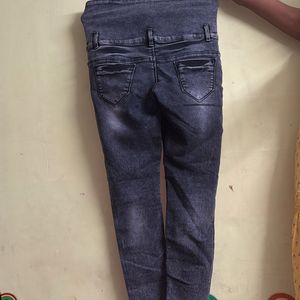 New 6 Botton High Waist Jeans