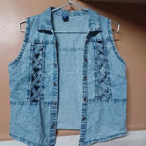 Sleevless Denim Jacket