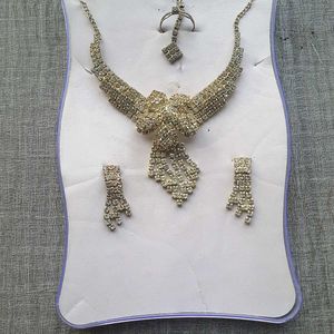 White-stone Jewelry Set.