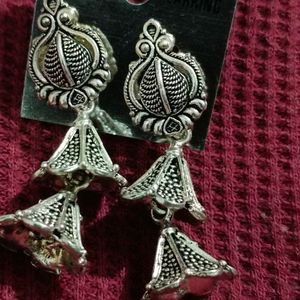 Combo Of 3 Earrings And 1 mangtika