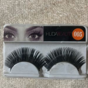 HUDA Beauty Eyelash