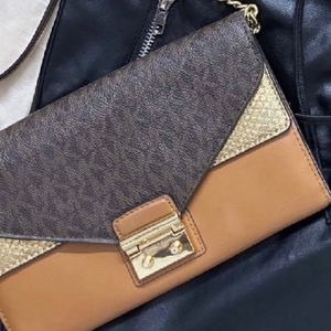 Original Michael Kors Sloan Wallet Sling🤎