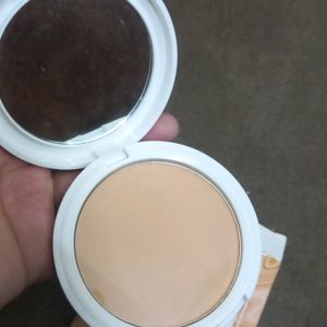 Myglamm LIT Radiant Matte Compact