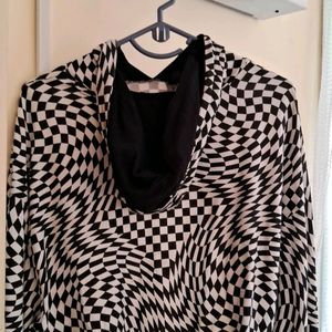 MAX Black And White Kaleidoscope Cropped Hoodie