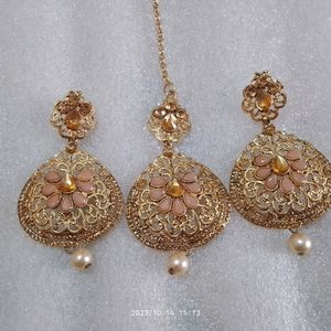 Maag Tikka With Earrings Set