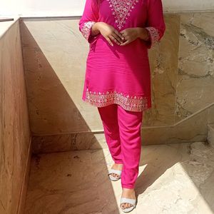 Selling Kurti Set.