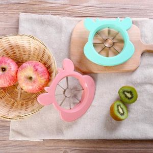 1pc Cartoon Shape Plastic Apple Cutter -Multicolor