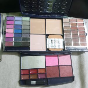 Large Eyeshadow Kit With Compact