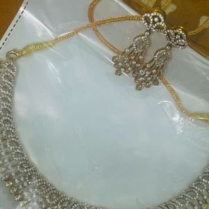 White Stone Neckpiece set