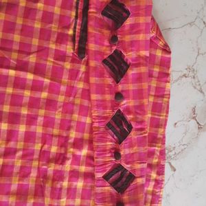 Kurta Set With Duppatta And Design On The Sleeves