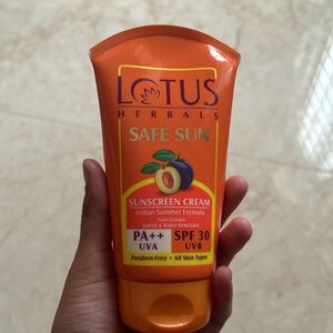 LOTUS SUNSCREAM SPF 30