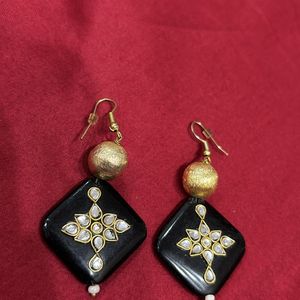 2 Pairs Of Ethnic Earrings