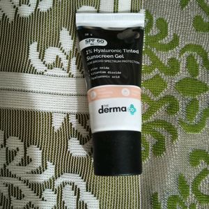 1% Hyaluronic Acid Tinted Sunscreen - The Derma Co