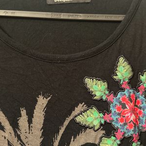 Black T-shirt Embroidered