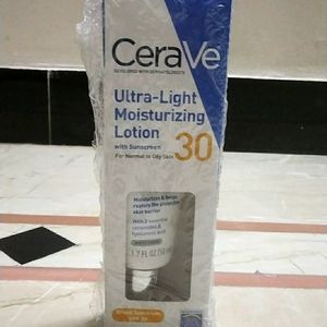 Ultra-Light Moisturizing Lotion With Sunscreen