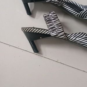 Authentic ZARA Black and white Striped Pointed