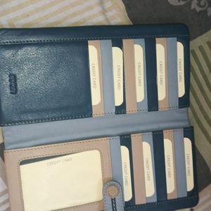 This is The Beautiful Leather purse For Women