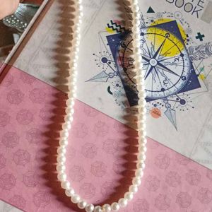 Beautiful Pearl Charm Nacklace