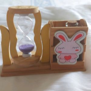 Hourglass Pen Stand