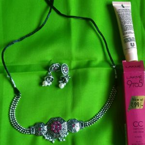 Necklace Set And Lakme9 To 5