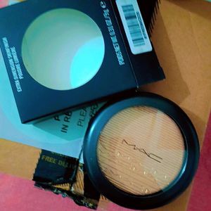 Brand New Mac Dimensions Highlighter Compact