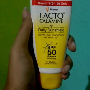 Lacto calamine Sunscreen SPF 50+++