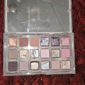 Huda Beauty Rose Quartz Eyeshadow palette