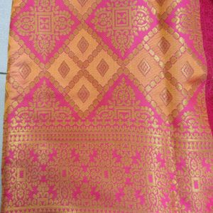 This is a banarsi silk Saree 🥵Discounted Price😍