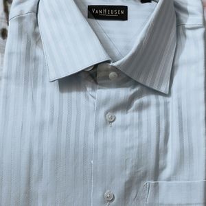 Van Heusen Formal Shirt In Size 44