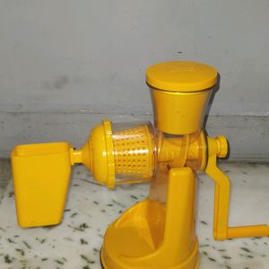 Plastic Yellow Regular Hand Juicer (Yellow)