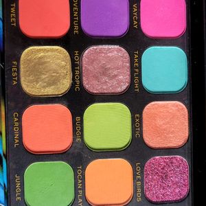 MAKEUP REVOLUTION EYESHADOW PALLETE