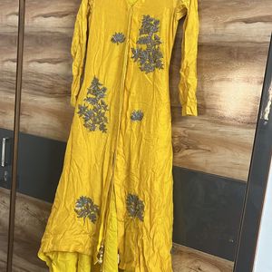 A Yellow Kurta Set With Long Trail